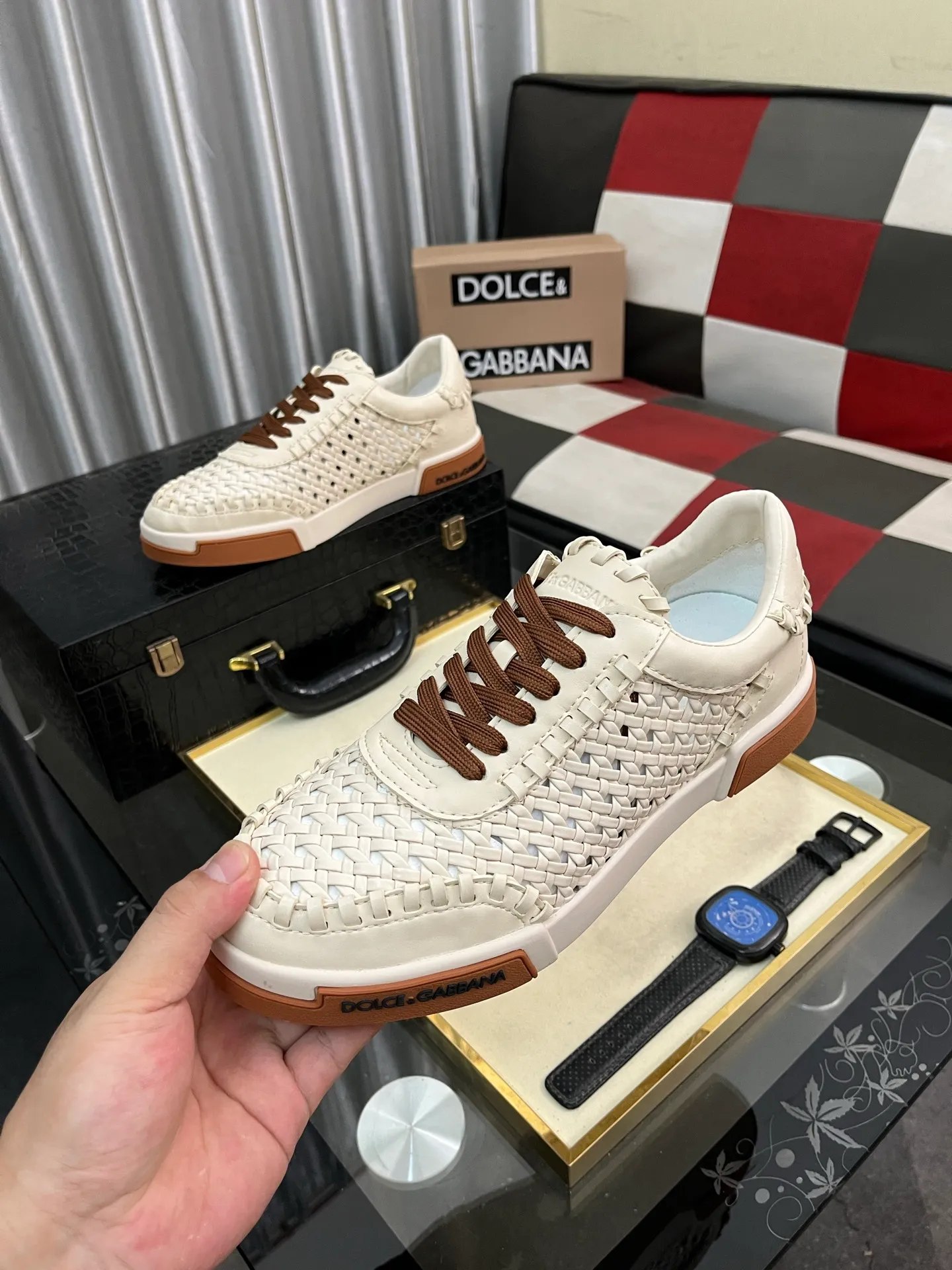 Men's shoes 💰458⌚️⌚️DG's latest popular casual shoes 🔥🔥, the tongue has the brand's iconic details, and the combination of silk cowhide and cow suede enhances the style. Fashionable and versatile, it can complement any look. Create an exquisite design with unique dynamic vitality and modern atmosphere, showing modern elegance. Size: 38-463️⃣Colors available
